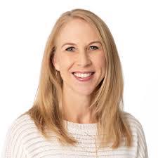 Carrie Lindsay's Instagram, Twitter & Facebook