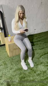 Scarlett Kisses gym and post workout session