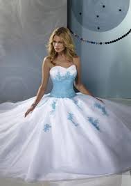 White W Blue Accents Weisse Hochzeitskleider Blaue Brautkleider Kleid Hochzeit