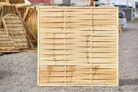 Mit einem sichtschutzzaun aus holz gewinnen sie ihr eigenes reich wieder zurück und sorgen für sie möchten lediglich ihre terrasse mit einem sichtschutzzaun schützen und den garten nur mit. Sichtschutzzaune Aus Holz Riesen Vielfalt Top Preise Drive In Garten Konig
