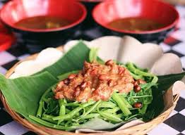 Perut anda buncit dan lemak menggelambir tapi ingin langsing dan singset tapi malas berolahraga karena kesibukan anda yang super sibuk banget dan ada juga yang sok sibuk mampu. 12 Makanan Khas Indonesia Yang Cocok Buat Dikonsumsi Saat Diet