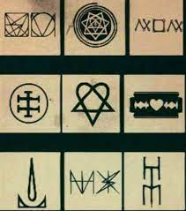Eine Menge Symbole Sie Entspringen Ja Auch Alle From His Infernal Majesty Also Der Gruppe Him Heartagram Tattoo Ville Valo Tattoo Styles