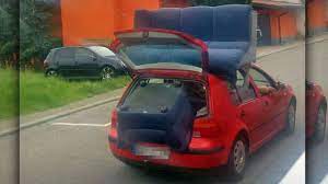 Vacuum the sofa and remove exterior covers, these can be transported separately. Schrager Sofa Transport Jungs Mobeln Golf Zum Neunsitzer Auf 1414 Leser Reporter Bild De