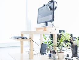 Einen schreibtisch nach meinen vorstellungen und bedürfnissen gab es nicht (bezahlbar) zu kaufen. How To Anleitung Zum Stehschreibtisch Selber Bauen