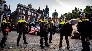 Ben jij de perfecte kandidaat voor een administratieve, logistieke of operationele functie. Ophef Over Beeldmateriaal Van Optreden Politie Framen Dreigt Trend Te Worden Eenvandaag
