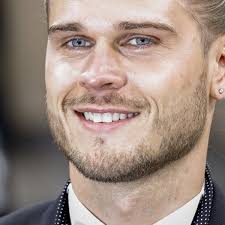 L'ex giocatore del charlton è. Let S Dance Star Rurik Gislason Der Wm Star Wagt Sich Aufs Tanzparkett Wird Er Wieder Allen Den Kopf Verdrehen Bunte De