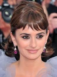 Unlu Ispanyol Oscar Odullu Penelope Cruz Un Muhtesem Kahkullu Sac Modeli Hayirseverligiyle Bilinen Unlu Oyuncu Ve Unlulerin Sac Modelleri Kahkul Uzun Sac Sac