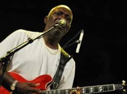 On ne présente plus le groupe antillais kassav' (*) qui a vu le jour en guadeloupe en 1979.a l'origine, ce qui allait devenir le plus grand groupe francophon. Sywdh Q3ox4g0m