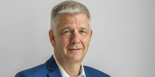 Ost konstituiert sich weiter