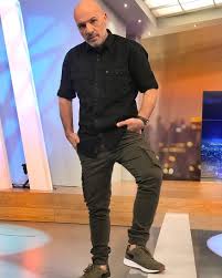 Καλοκαιρινός και ευδιάθετος εμφανίστηκε ο νίκος μουτσινάς στην εκπομπή του, «καλό μεσημεράκι». Nikos Moytsinas H Apanthsh Toy Sto Endexomeno Na Ginei Pateras Fthis Gr