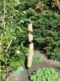 Windlichter Gartenstele Holzstele Holzskulptur Eichenbalken Ein Designerstuck Von Iris Kuhn Bei Dawanda Pflanzenstander Holzstelen Garten Deko