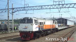 Maka pengangkutan melalui kereta api memegang peranan penting. Kereta Api Logistik Info Kereta Api