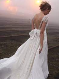 Emannuelle Junqueira Size 3 Wedding Dress Oncewed Com Outdoor Wedding Dress Wedding Dresses Lace Online Wedding Dress