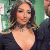 Lori Pruden's Instagram, Twitter & Facebook