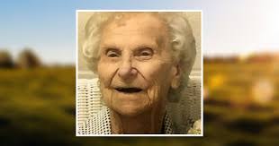 Dixie Holland's Instagram, Twitter & Facebook