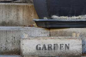 Die terrassenplatten aus beton überzeugen mit einer originalgetreuen natursteinoptik. Betonstein Vs Naturstein