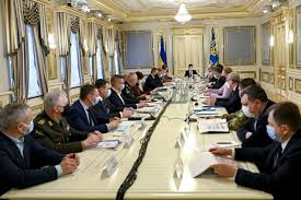 На засіданні рнбо прийняли рішення про повернення у власність держави пат мотор січ в законний спосіб найближчим часом, люди, які вкладали кошти в підприємство, отримають компенсацію. Pislya Zvitu Shodo Situaciyi Na Donbasi Rnbo Povertayetsya Do Opracyuvannya P Yati Scenariyiv Danilov