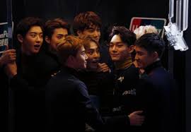Para penggemar boyband exo dan girlband blackpink sepertinya sedang berbahagia karena satu dari personel kedua grup ternama korea tersebut . Why Are Fans Angry About Exo Member Kai S Relationship With F X S Krystal Ibtimes India