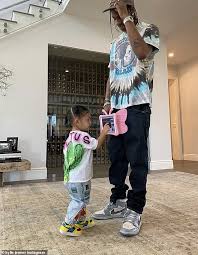 A rebel to the core, that. Kylie Jenner Cradles Stormi And Her Iphone In An Invisible Delivery Room Fr24 News English