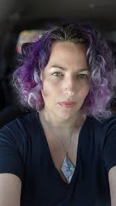 RIDDLE TIME 💄👀 I sit