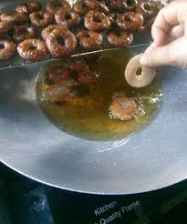 Kuih peneram a.k.a telinga kelin resepi turun. Kuih Peneram Kuih Tradisi Guna Lima Bahan Sukatan Cawan Aje