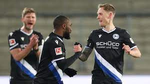 Hertha bsc hatte zwar deutlich mehr spielanteile und traf auch einmal das aluminium, aber auch die arminia machte aus ihren möglichkeiten einiges. Bundesliga Arminia Bielefeld Bezwingt Die Hertha Sport Sz De