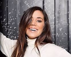 Kelly bailey e lourenço ortigão de férias na grécia lourenço ortigão foi convidado a responder a algumas questões, a convite de uma rádio, e surpreendeu os ouvintes com uma das respostas. Mia Rose Considerada A Figura Publica Mais Influente Da Internet Tv Media Correio Da Manha