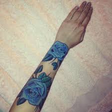 Joey bakonone 3d tattoos roses clocks rosetattoo clocktattoo clock feathers blackandgreytattoo blackandgrey photorealism feathertattoo tattoo rose fresh feather art script scripttattoo artwork europe portrait inner ink Gallery Rose Tattoo On Arm Tumblr