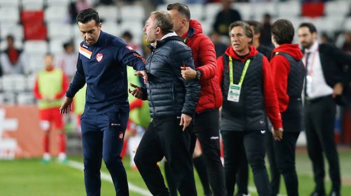 Sergen Yalçın çılgına döndü ile ilgili görsel sonucu"