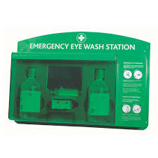 The eyewash needs to be accessible, unobstructed and clearly marked and within 10 seconds of the threat. St John Ambulance Eye Wash Station St John Ambulance