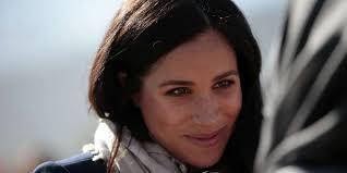 Ein jahr nach ihrem rückzug von ihren royalen pflichten haben herzogin meghan und prinz harry ein interview gegeben. Herzogin Meghan Zahlt Zu Den Machtigsten Frauen Grossbritanniens