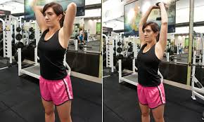 Rope tricep extension instructions attach a rope to a cable stack as high as possible and assume a standing position. Fix Your Form How To Do The Perfect Overhead Triceps Extension Huffpost Life