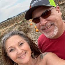 Frame is apx 42”x30”. Signature is Mary D. Vann. I googled and found her  art to be $100-$200, does that sound right? Found in a purchased stirage  unit in Alabama. TIA!!