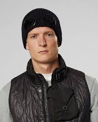 Choose from a wide range of caps and beanies, fitted with our the newest caps and beanies, fitted with our iconic goggles and embroidered c.p. Cp Company Bonnet Goggle En Laine Lunettes