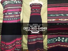 Sebenarnya satin itu bukan nama kainnya, melainkan metode pembuatannya, yaitu melalui proses tenun dnegan menggunakan teknik weave atau teknik serat filamen, yang disebut dengan teknik satin. Bawahan Kain Tenun Wa 081290064949 Jual Kain Tenun Ikat Ntt Aneka Kain Etnik Indonesia Baju Batik Tenun Wanita