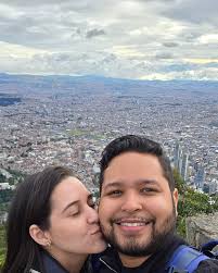 Hace 1 año dijimos que sí a vivir juntos para toda la vida. Lo mejor de  todo, es que me has demostrado que estar juntos es seguir diciendo que si  cada día