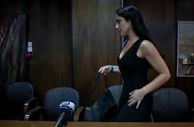 Κ άποια στιγμή, είχα ζητήσει από τη μητέρα μου το πιστοποιητικό γεννήσεως ως εργασία για το σχολείο, δεν μου το είχε δώσει ποτέ οπότε αυτό λειτούργησε σαν πειστήριο για εμένα. Poia Einai H Domna Mixahlidoy H 32xronh Entypwsiakh Nea Yfypoyrgos Ergasias Politikh Iefimerida Gr