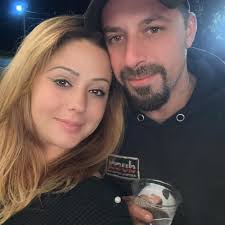 What kind of dry food does everyone feed their maine coon?