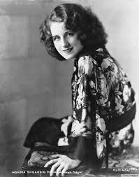 The retro hairstyles have known a comeback lately and women have chosen to cut their hair in a sign of rebellion, to manifest their independence and to mark their evolution. 1920s Hairstyles That Defined The Decade From The Bob To Finger Waves Photos Huffpost Life
