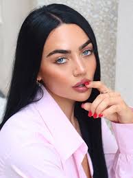 On Wednesdays, we wear pink 💕 @FashionNova