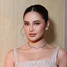 The 30 Hottest Filipino Women Singers (With Photos)