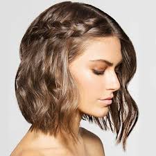 Associez cheveux wavy texturisés et tresse dans cette coiffure parfaite pour femmes actives, à porter aussi bien pour une journée au travail ou pour une soirée. 1001 Idees De Coiffure Avec Une Tresse Collee Les Etapes Pour La Realisation