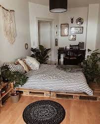 Inspirasi dekorasi kamar tidur tanpa ranjang, cantik dan hemat biaya. 12 Desain Kasur Tanpa Ranjang Ini Nggak Cuma Enak Buat Lesehan Tapi Juga Bikin Lega Ruangan