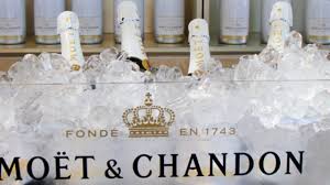 Pronunciation of monet with 4 audio pronunciations, 2 synonyms, 1 meaning, 7 translations, 9 sentences and more for monet. How Do You Pronounce Moet Chandon It S Complicated Vinepair