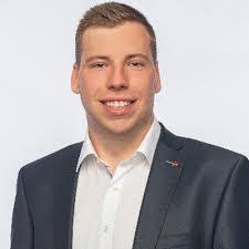 Daryl Bain's Instagram, Twitter & Facebook