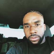 Roddy Ricch reposts this pic with Kendrick Lamar from 2019