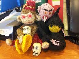 Trickier to knit than a scarf, but a lot more fun too. Evil Knits Knitting Evil Diy And Crafts