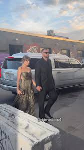 Taylor Swift looked absolutely stunning this evening as she stepped out  hand-in-hand with her fiancé, Travis Kelce, for a dinner date in Brooklyn.  The couple looked so elegant and perfectly ...