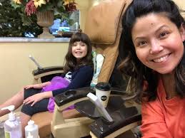 Impromptu #motherdaughter pedi! Note to self: don't ever wear #spanx  jeggings to the foot spa. I've got to settle for an ankle massage now 😳🤣  #selfcare #whatcolorshouldido