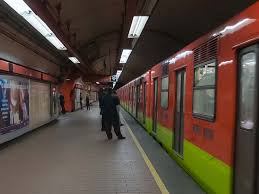 El gobierno de ciudad de méxico indicó que están laborando 22 ambulancias del erum, ocho del crum, 10 de cruz roja, y personal de bomberos en el lugar del accidente en la. Otro Incendio En El Metro Cdmx Ahora En La Linea 7 Donde Ir